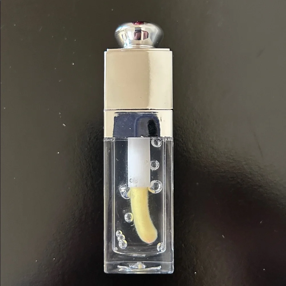Moc Allure Clear Lip Gloss with Silver Cap - Picture 6 of 11